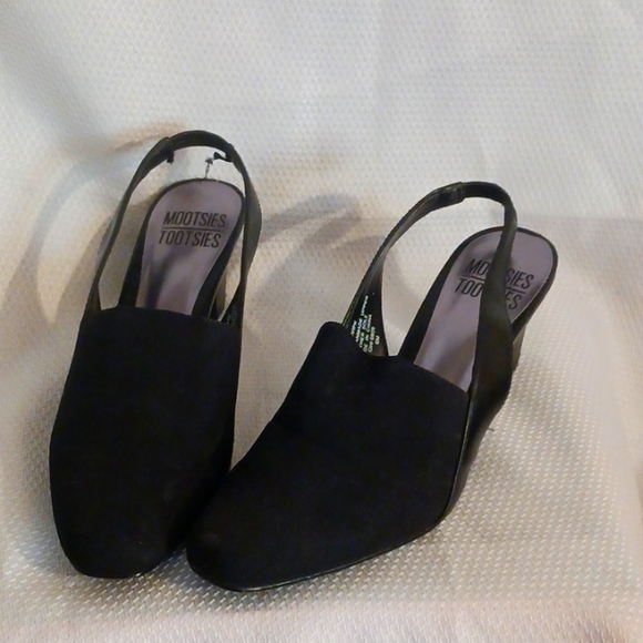 Mootsies Tootsies Shoes - Mootsies Tootsies black slip on heels